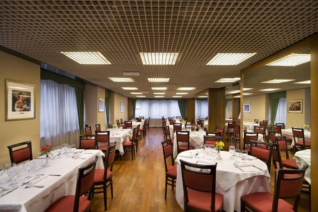 世纪米兰乌纳酒店 餐厅 照片